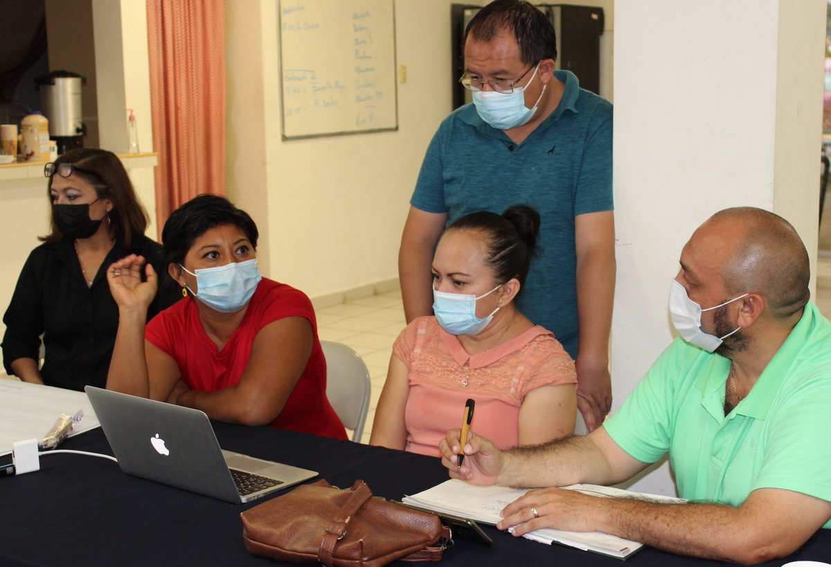 fccozumel's tweet photo. Ayer en trabajo participativo de la Red de Microempresas #ImpulsaCozumel para la conformación de los estatutos y reglas de operación. Un proyecto que realizamos con @FortaleceOSC en alianza con la #Unicva y el apoyo de @Comunalia la @IAFgrassroots y la @MottFoundation https://t.co/3BdlGTs6AS