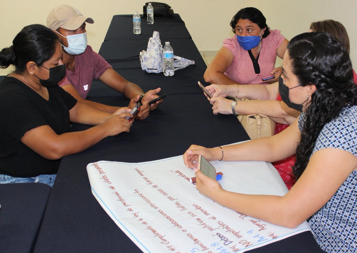 fccozumel's tweet photo. Ayer en trabajo participativo de la Red de Microempresas #ImpulsaCozumel para la conformación de los estatutos y reglas de operación. Un proyecto que realizamos con @FortaleceOSC en alianza con la #Unicva y el apoyo de @Comunalia la @IAFgrassroots y la @MottFoundation https://t.co/3BdlGTs6AS
