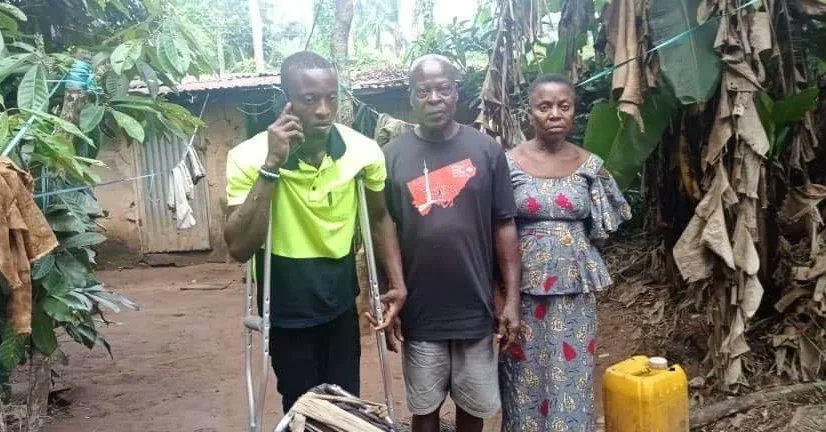 CapitaltvN's tweet photo. Port Harcourt Based OPM Pastor Apostle Chibuzor Chinyere Locates One-Legged Man in Viral Video. 

Relocates him to Port Harcourt to  transform his life.

#OPM 
#ApostleChibuzor 
#portharcourt https://t.co/9PXDeapbX7