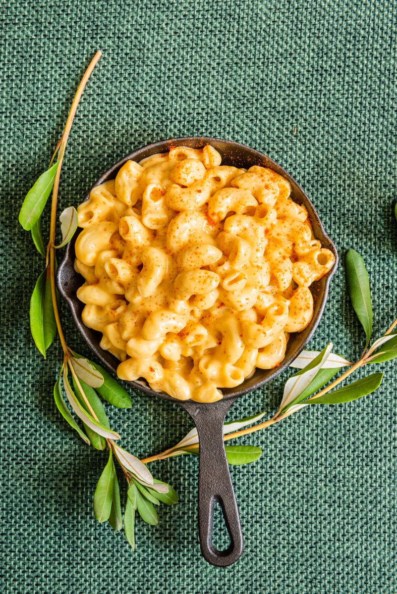 ESpaceNYC's tweet photo. Happy National Mac and Cheese Day! 

Pictured here is Quiaufa's Kitchen, with their vegan mac and cheese. 

@quiaufaskitchen will be selling their vegan soul food every Friday, Saturday, and Sunday through July and August in the food court on @Gov_Island. https://t.co/eMntHqptaa