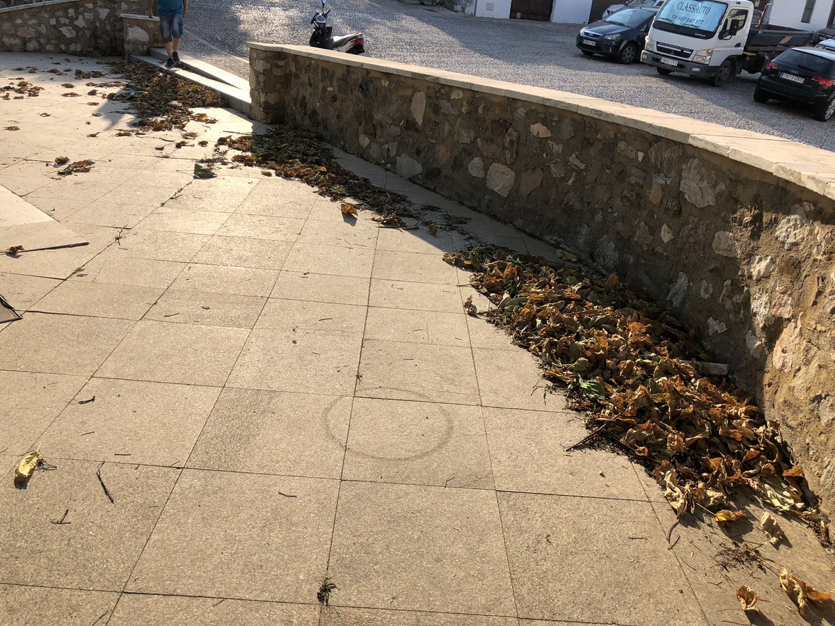 maroto35's tweet photo. @AytoAracena si esto en vez de ser Santo Domingo, fuera el Paseo, tb estaría con esta mierda? Aqui no hay turistas, pero tb juegan niños y se sientan personas. No teneis verguenza ninguna.Dejad de cuidar al turismo,y cuidar un poco más a los que viven aquí 365 dias.SIN VERGUENZAS https://t.co/ykqFs5ec8i