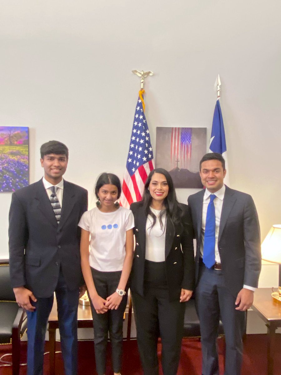 repmayraflores's tweet photo. Great to connect with @ImproveTheDream students, who stopped by our DC office this morning. #TX34 https://t.co/vpV2EyudH8