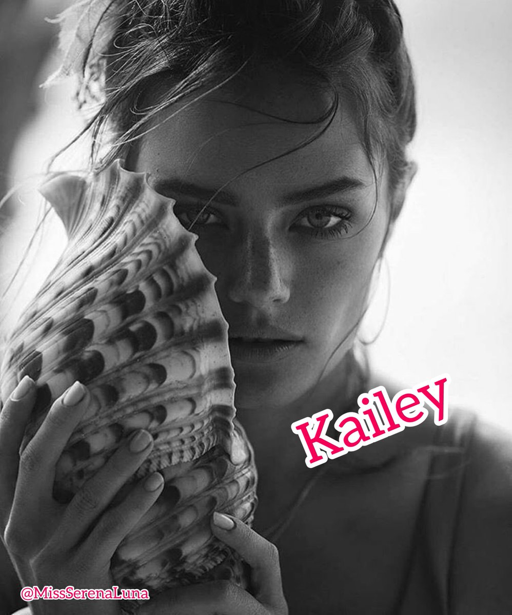 Imposible olvidarme.
Solo mis besos apasionados estremecían tus sentidos hasta el infinito.
Imposible olvidarme.
Solo mi piel convertía tus mares en eterna poesía.
Imposible olvidarme.
Porque solo yo te amé realmente.
Solo yo pintaba una sonrisa en tú corazón.

Ɩơ۷ɛ,❣️

ƙąıƖɛყ💌