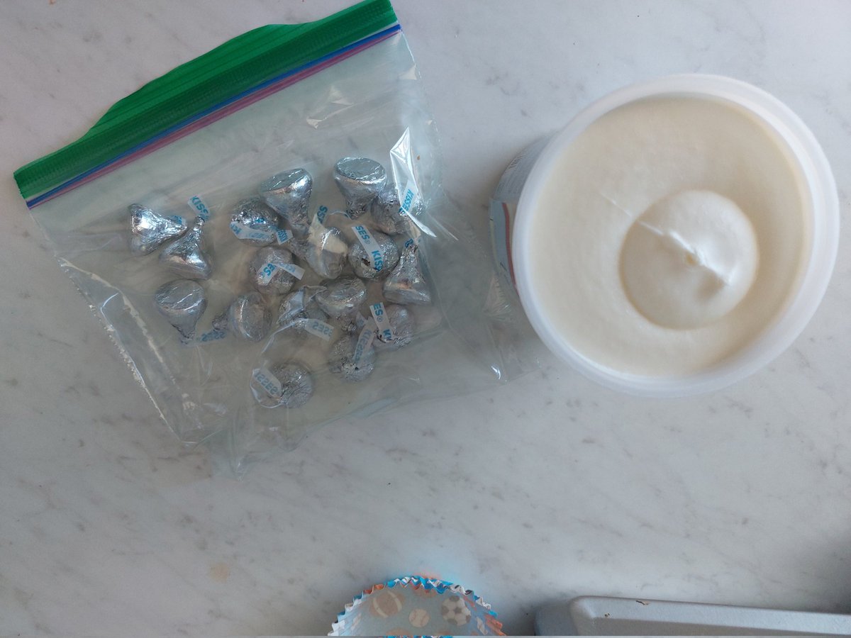 SeaShellPlay's tweet photo. First time actually baking something, I usually just make cereal. #baking #CupcakeTweets #cupcakes #firsttimebaking #yay #adhd https://t.co/ZgmfrmiMEe