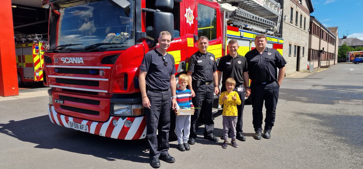 scotfire_DG's tweet photo. Amber Watch welcoming 2 young Ukrainian refugees and their proud mother to Dumfries Station. Putting a smile back on the boys faces after what has been a very challenging time for the family. 🇺🇦 🚒 https://t.co/yt8DJvMpqD