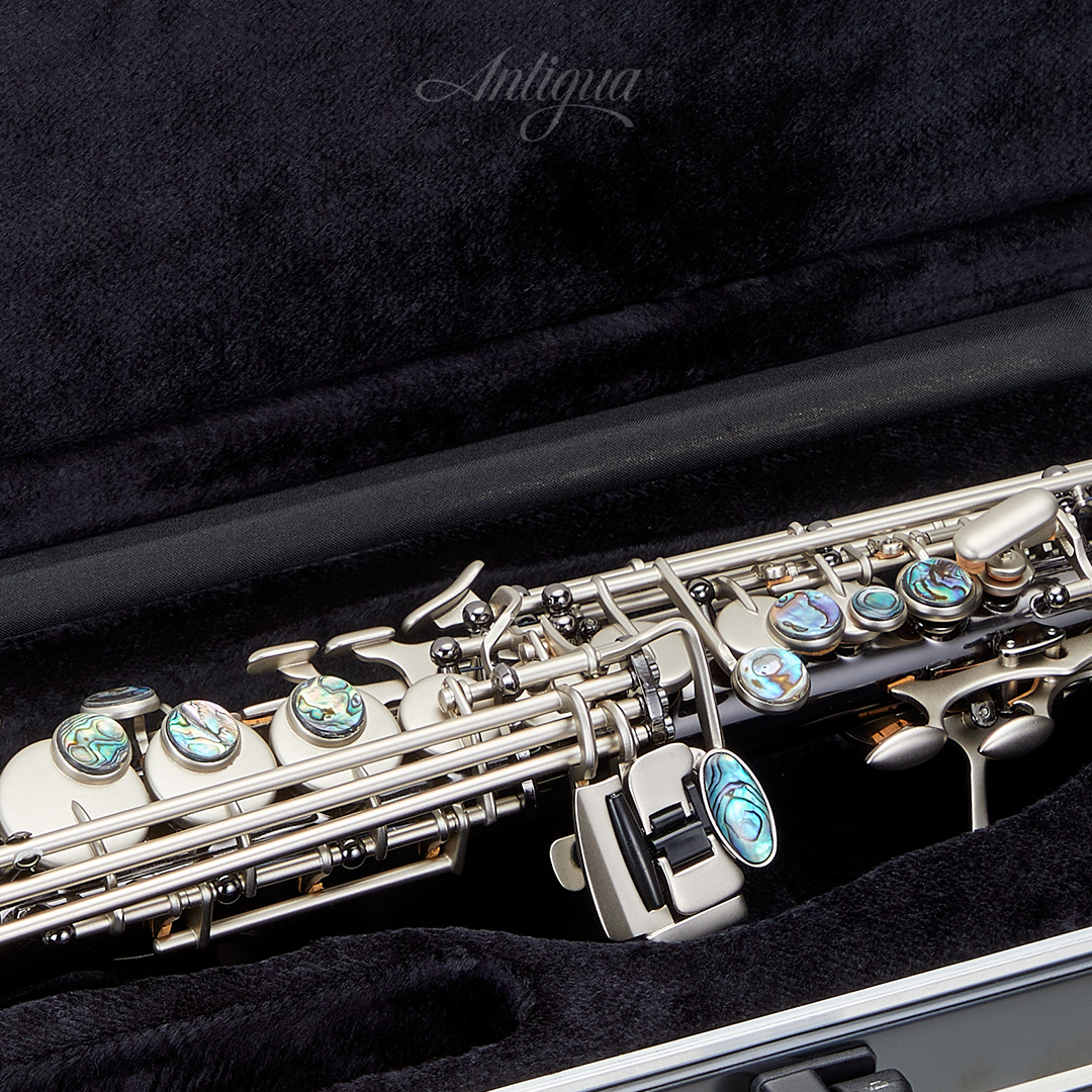 AntiguaWinds's tweet photo. #PowerBell Soprano Saxophone.
🟤 Antique finish
⚫ Black nickel body and classic nickel-plated keys
🔴 Vintage Copper
#antiguasaxophones https://t.co/vbr2YmAEI6