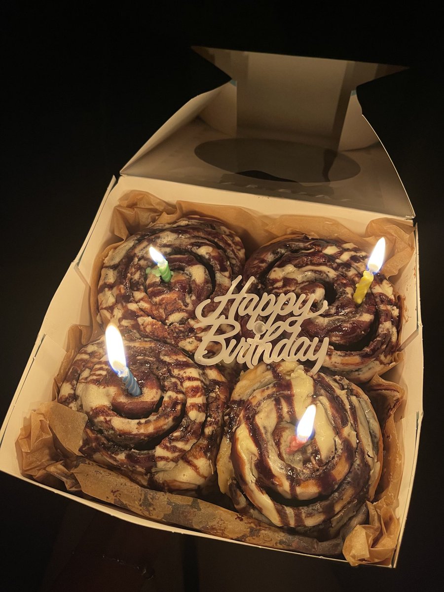 reuof5's tweet photo. Happy Birthday to Me! 🥳💛 https://t.co/AJEijk5AtR