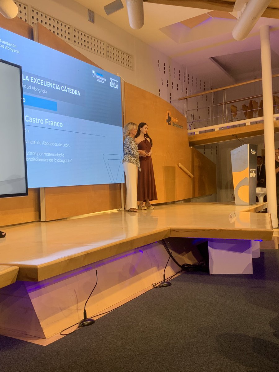 PREMIO EXCELENCIA CATEDRA Fundación Mutualidad Abogacia 2021 Ana María Castro Franco(Universidad de León)<a href="/unileon/">Universidad de León</a> @MdAFundacion <a href="/ica_leon/">ICA de Leon</a> Enhorabuena.