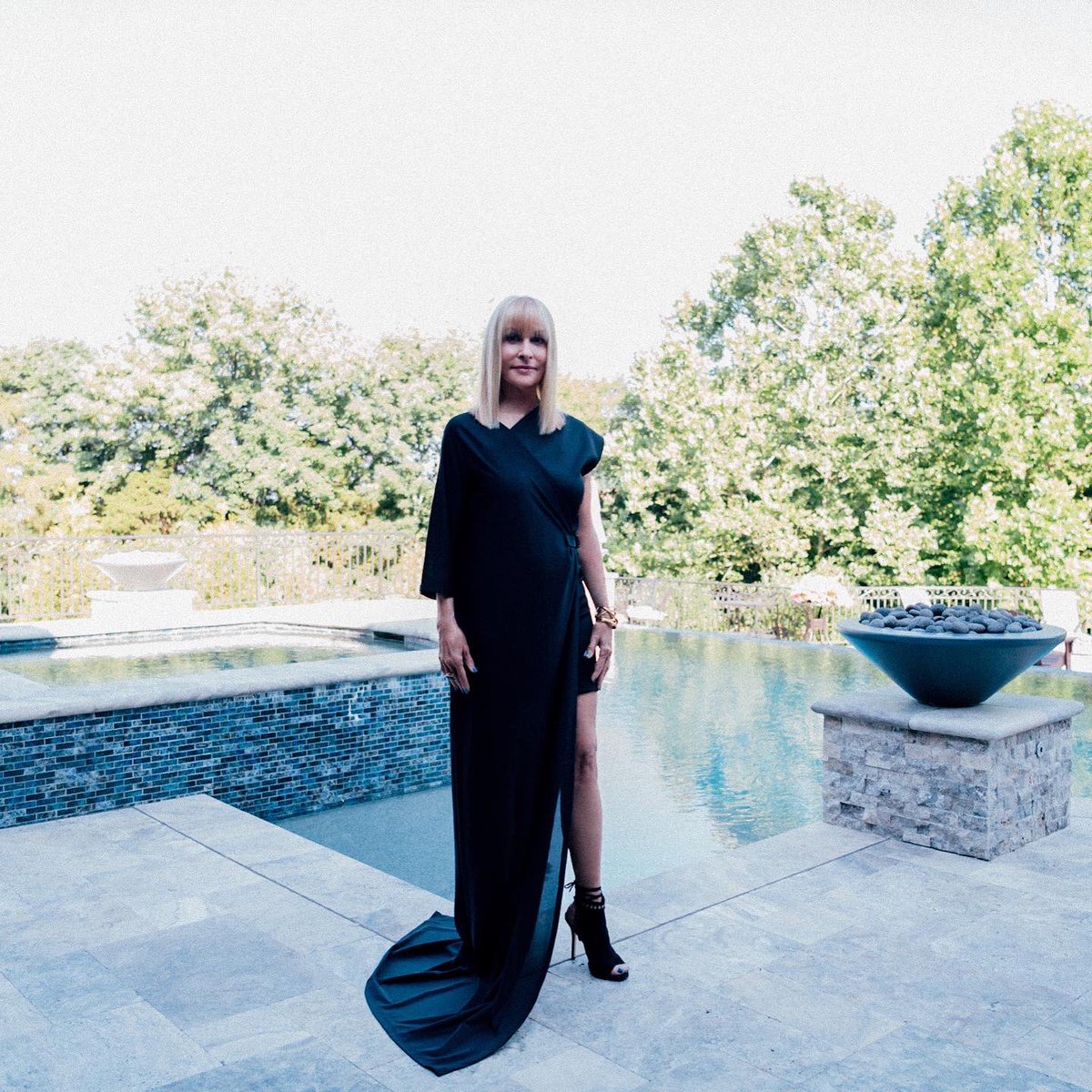 RhodesStyle's tweet photo. Black on Black
2 piece “Assymetric Wrap Dress” by local designer and @NashFashWeek alum, #ArticleX.
✨
📷 @aemlife
✨
#StaceyRhodesStyle #SRstyle #nashville #nashvilletn #nashvillestyle #nashvillefashion #nashvilledesigner #supportlocal #nashvillefashionweek #whynfw https://t.co/6ve1Cdwe3c