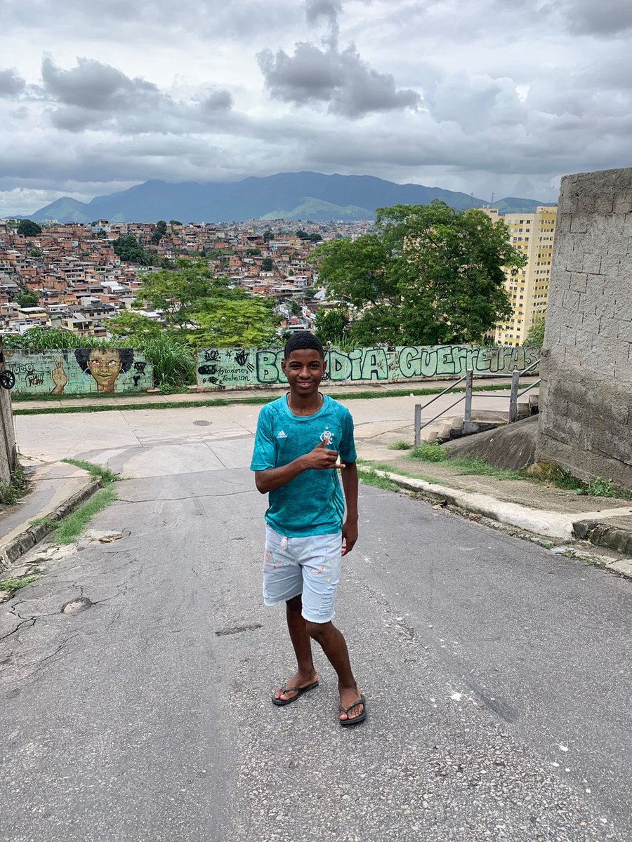 👋🏾✊🏾🤴🏾