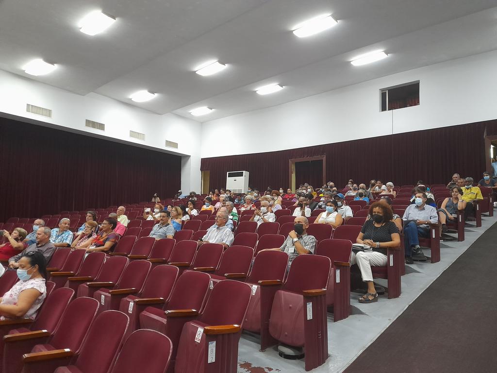 MEP_CUBA's tweet photo. Comienza en estos momentos un encuentro de los conductores de #ConFilo con todos los trabajadores del Ministerio de Economía y Planificación. Está presente en el encuentro el VPM y Ministro de Economía y Planificación,@AlejandroGilF . #Cuba #ConFilo100 @MEP_CUBA https://t.co/qumGY2Mthr