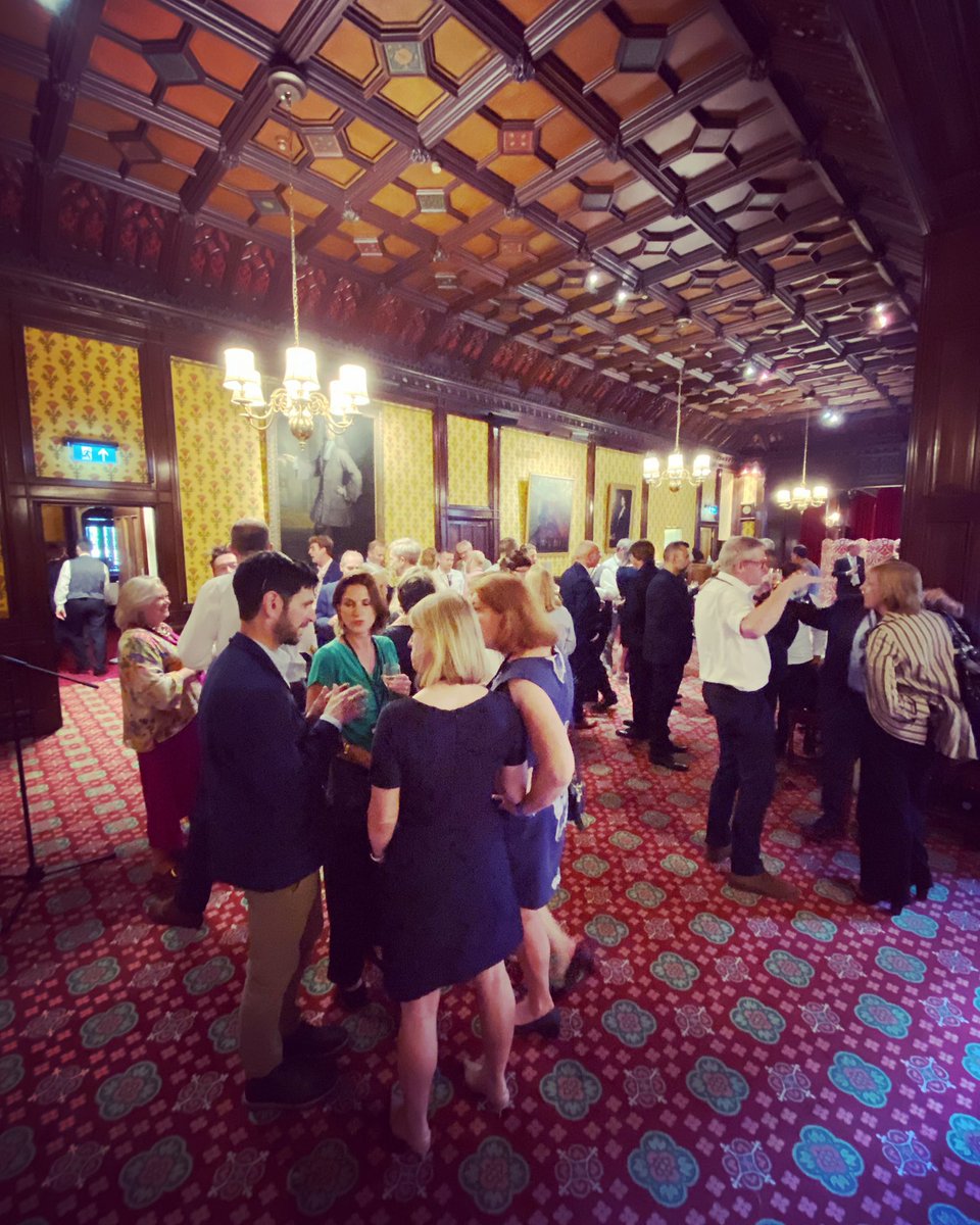 And now to @UKHouseofLords for a reception & to present certificates to participants of previous programmes, kindly hosted by @garyportercbe. 

#InnovateInspireInvest