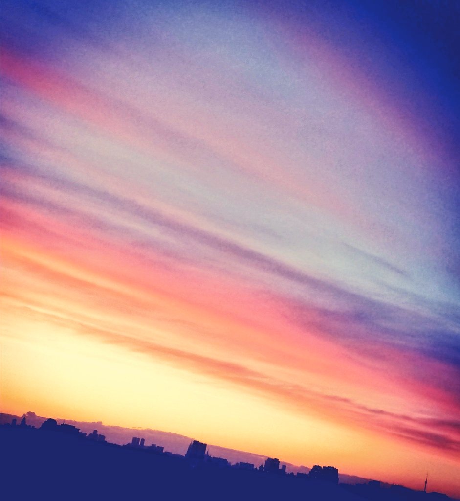 alexgen0359's tweet photo. Sleep well and until tomorrow ๐ซ๐ค๐
#goodnight #nature #twilight #fromwindow #skyline #sunset #fantastic https://t.co/Wcd6FDpPRu