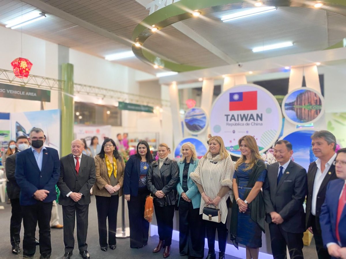 TW_Paraguay's tweet photo. El día de ayer, inauguramos el #PabellónTaiwán en la @ExpoMarianoPy 👏🏻🥳
Varias autoridades y amigos de Taiwán se unieron a la celebración y esta inició con el famoso #Danzadeleon 🦁 para luego tener una exposición de cada stand dentro del pabellón 🥳
¡Visítanos también! https://t.co/o4ArAtzw7g