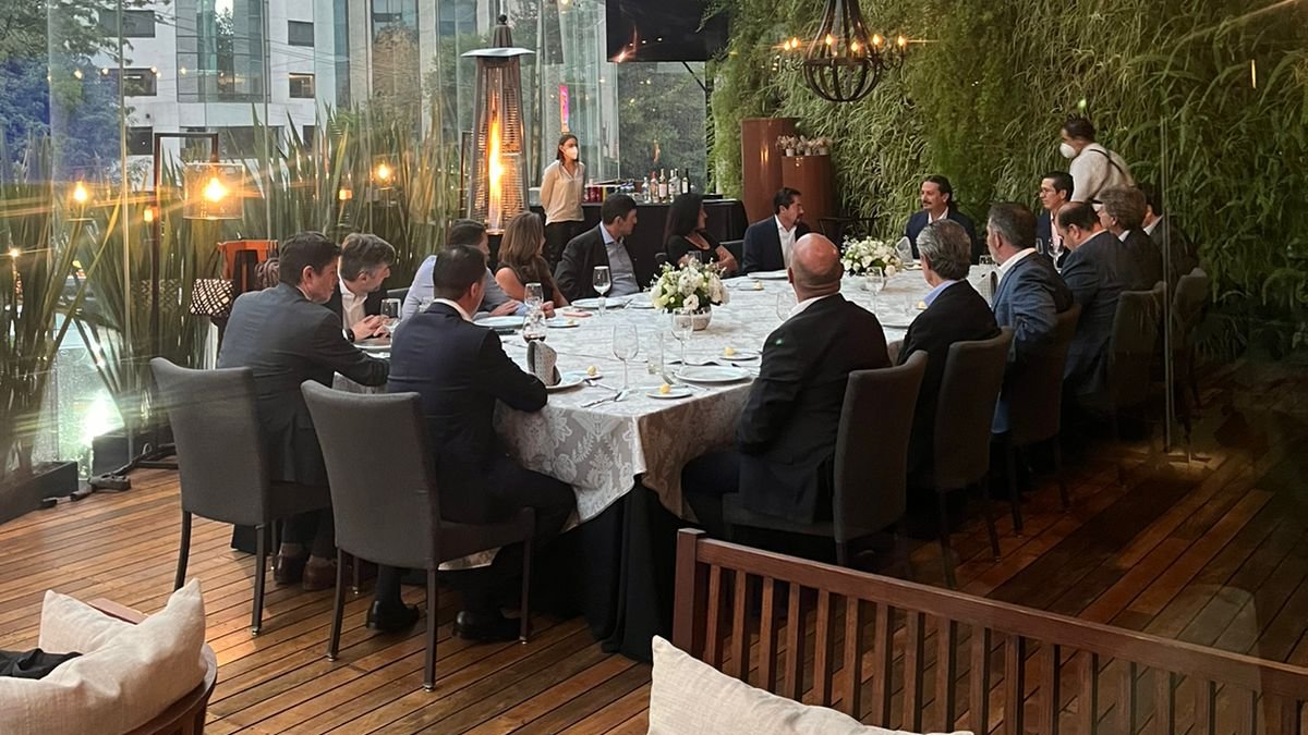 Laercioabq's tweet photo. A great dinner with our Mexican @CiscoPartners sharing our challenges, expectations, and future. It was great to share such a pleasing moment with all of you, looking forward to seeing you very soon! @CiscoLatam #ProudToBeLATAM https://t.co/iBUVCgHNGt