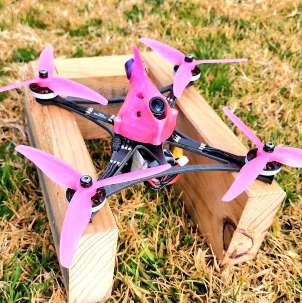 AUADRT's tweet photo. It's #FreshBuildFriday from @AustralianArmy #DroneRacing Team pilot #MacDaddyFPV from 1/19 RNSWR: check out his #SugarK #ViperLite!
"This build comes in at 178grams (approx 280grams with 850 4s tattu). It is built for racing using the hdzero video system."
#SendIt!
@ChiefAusArmy https://t.co/zK23TCHOPO