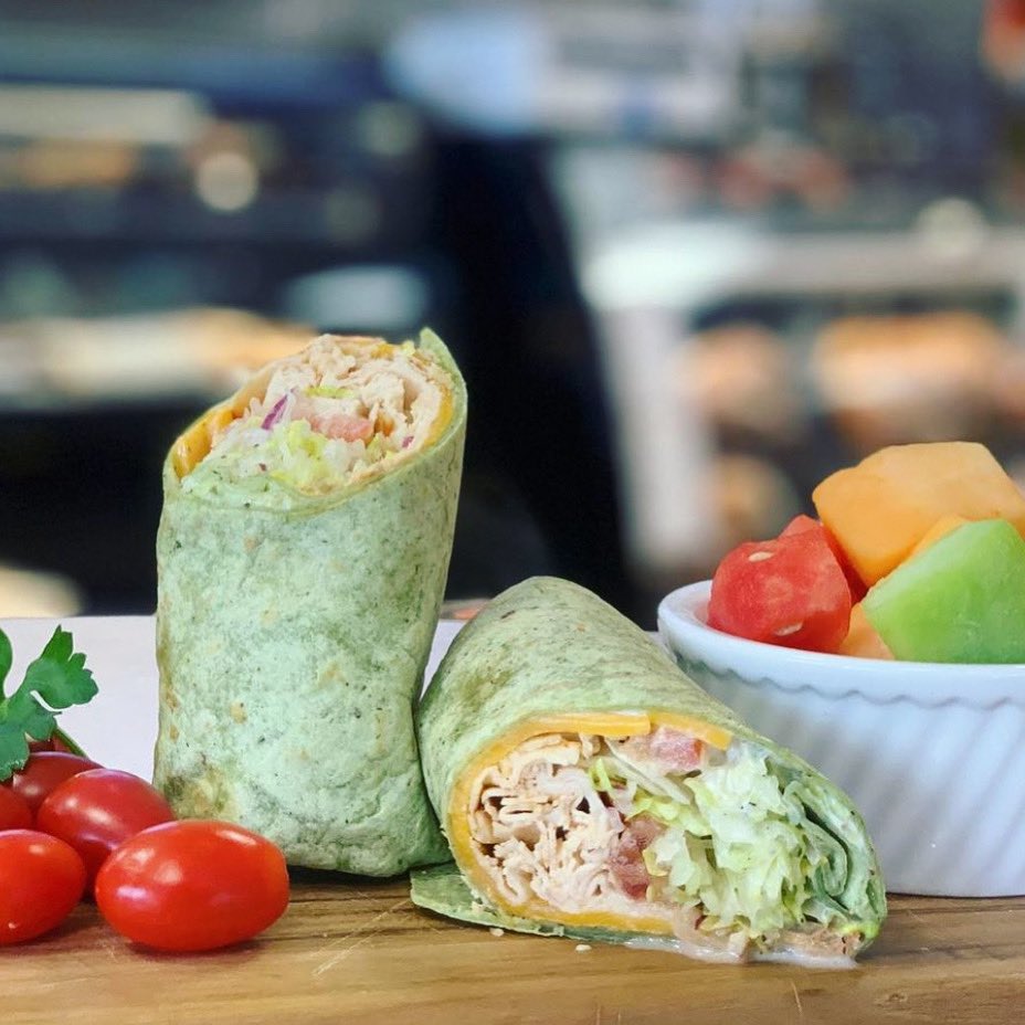 Get your wrap on! Lunch is served at #southloopmarket 
.
.
.
#southloopchicago #southlooping #chicagofood #chicagofood #freshmarket #foodguruchicago #chicagofoodtogo #mercato #freshfood