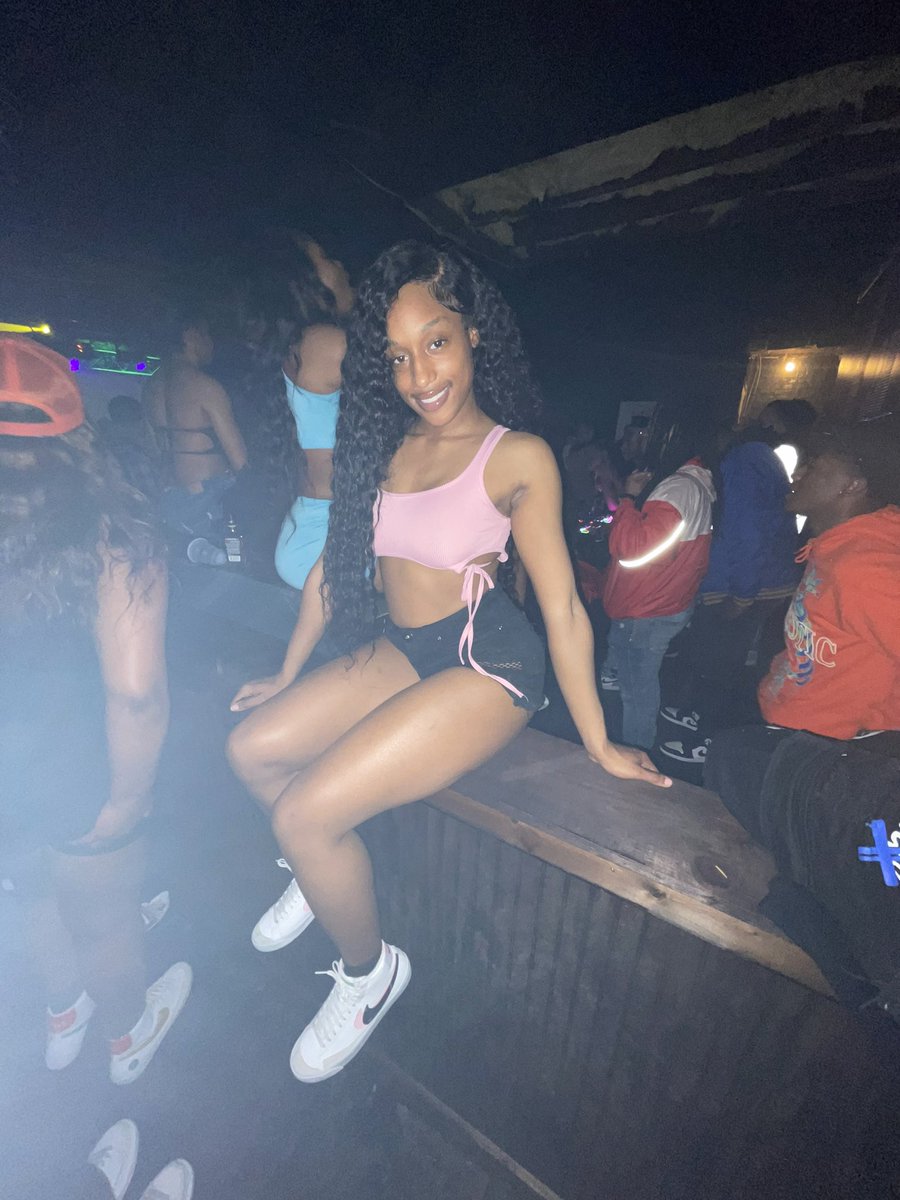 👩🏾‍❤️‍💋‍👩🏾ML. tweet media