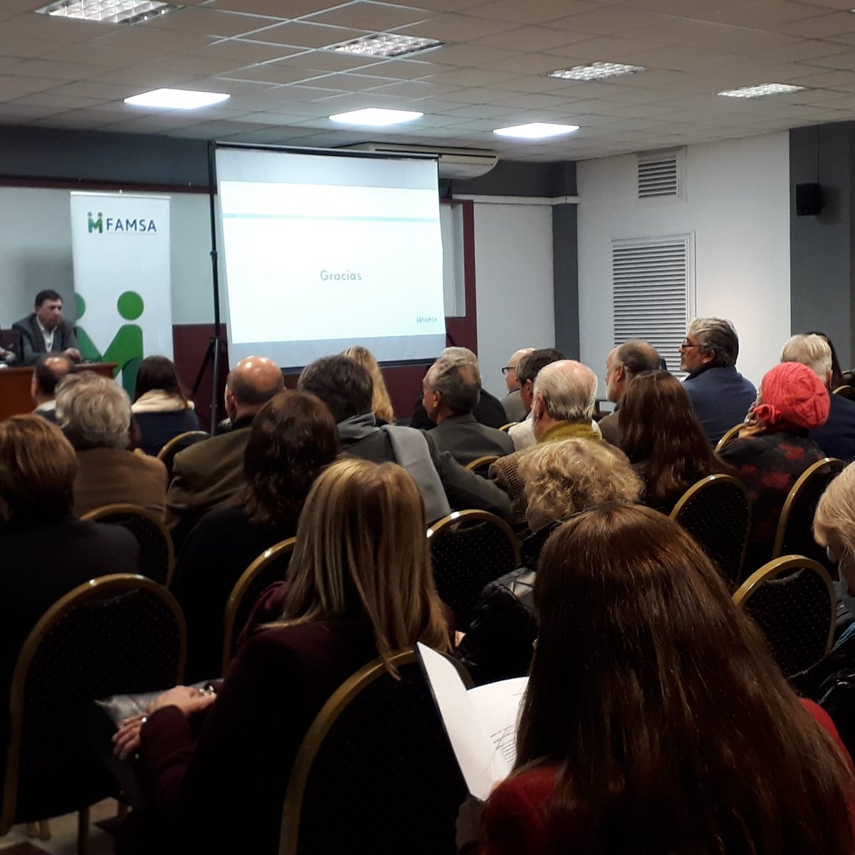 Comraoficial's tweet photo. INSTITUCIONAL I 👉PRESENTACIÓN DEL LIBRO “CAMBIO DE RUMBO” EN LA SEDE DE LA COMRA📚📚
📌El mismo presenta una propuesta de reforma del sistema de salud argentino.
🌐Link a la nota: https://t.co/TWIPL8QDVn
#COMRA #Salud #Médicos https://t.co/IyYuslkWWx