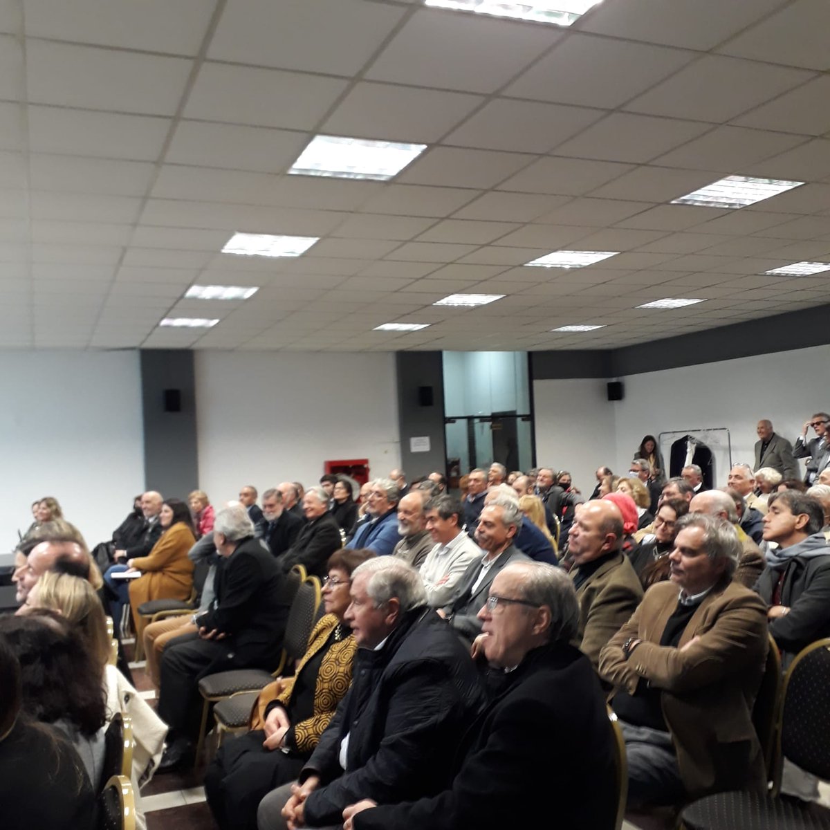 Comraoficial's tweet photo. INSTITUCIONAL I 👉PRESENTACIÓN DEL LIBRO “CAMBIO DE RUMBO” EN LA SEDE DE LA COMRA📚📚
📌El mismo presenta una propuesta de reforma del sistema de salud argentino.
🌐Link a la nota: https://t.co/TWIPL8QDVn
#COMRA #Salud #Médicos https://t.co/IyYuslkWWx