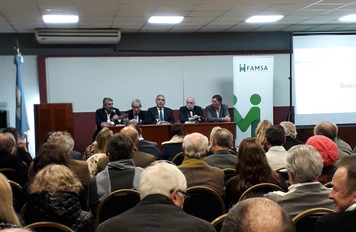 Comraoficial's tweet photo. INSTITUCIONAL I 👉PRESENTACIÓN DEL LIBRO “CAMBIO DE RUMBO” EN LA SEDE DE LA COMRA📚📚
📌El mismo presenta una propuesta de reforma del sistema de salud argentino.
🌐Link a la nota: https://t.co/TWIPL8QDVn
#COMRA #Salud #Médicos https://t.co/IyYuslkWWx