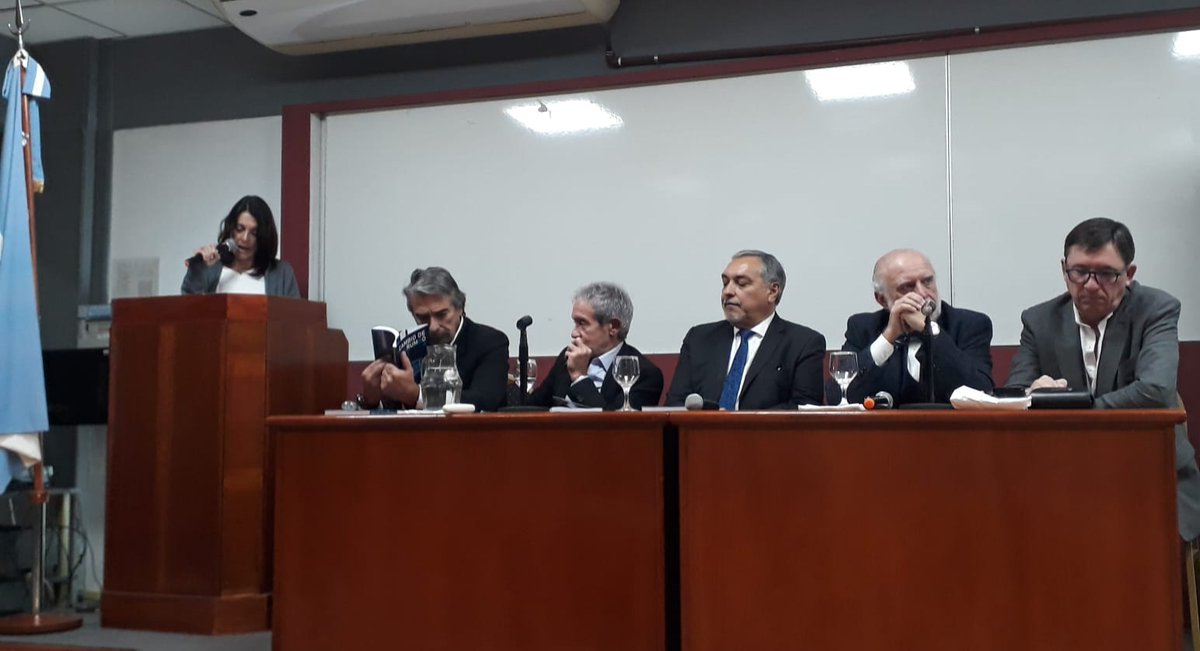Comraoficial's tweet photo. INSTITUCIONAL I 👉PRESENTACIÓN DEL LIBRO “CAMBIO DE RUMBO” EN LA SEDE DE LA COMRA📚📚
📌El mismo presenta una propuesta de reforma del sistema de salud argentino.
🌐Link a la nota: https://t.co/TWIPL8QDVn
#COMRA #Salud #Médicos https://t.co/IyYuslkWWx