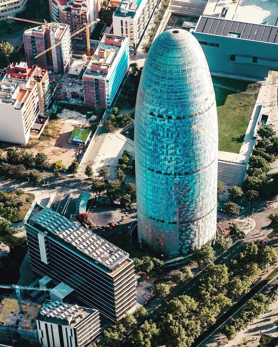VisitBCN_EN's tweet image. 🦅 If you stop and try to look for all the details in these pics, by the time you finish it’ll be Friday and the weekend will be already here 😍
📸 © msubirats (IG)
#visitbarcelona #barcelonalovers #aerialshots #torreglories