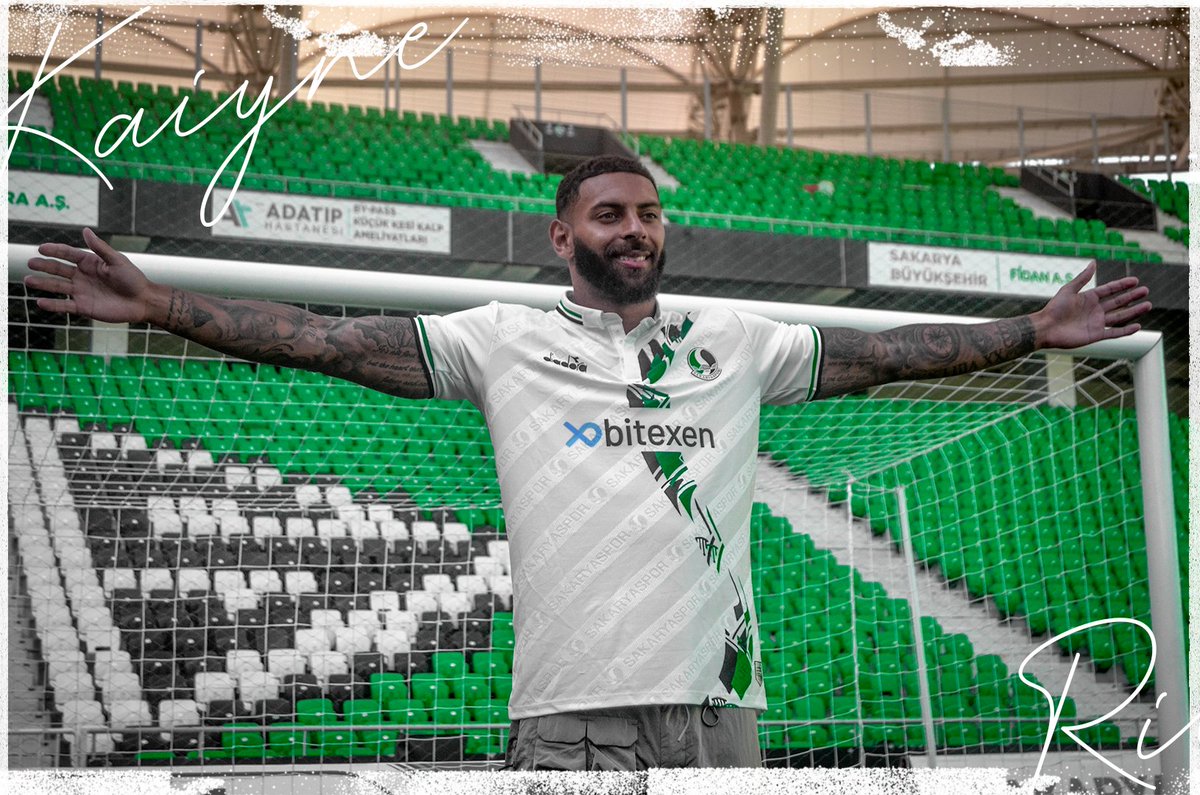 Sakaryaspor's tweet photo. 🤩🔥 Boys of 𝙍𝙞𝙫𝙚𝙧!

Yeni sezon beyaz formamız yakında dükkan54 mağazamızda.

#DelilerinTakımı https://t.co/dXL2Uhl6pS