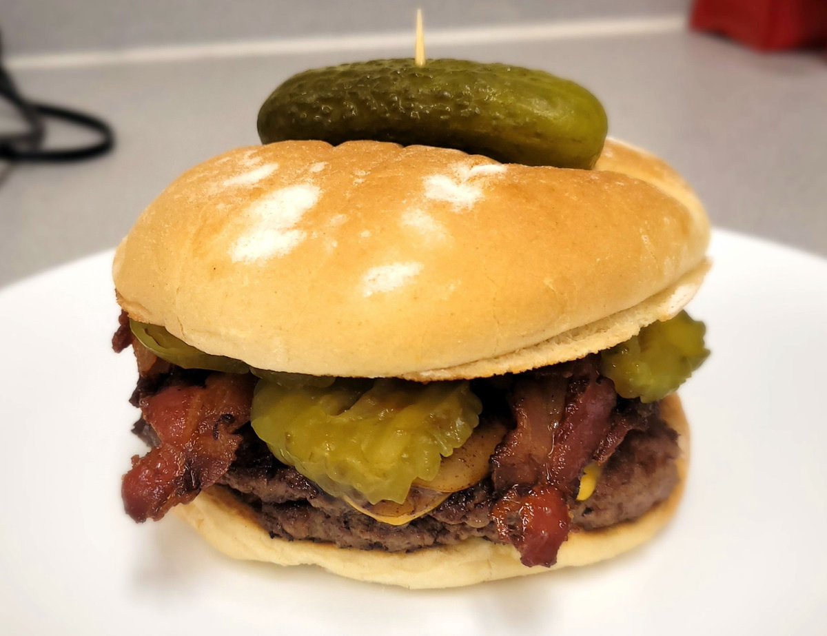 Dragon's Lair Burger tweet media