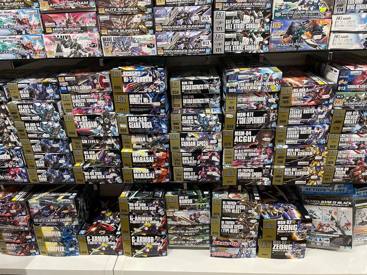 s_gunpla's tweet photo. Hey guys! I went to Camden Market in London today. The Gunpla shop there had a changing line-up. Look at this picture if you're interested! These seem to be a pretty good selection.
#gumpal #London https://t.co/EjJiUh2jUq
