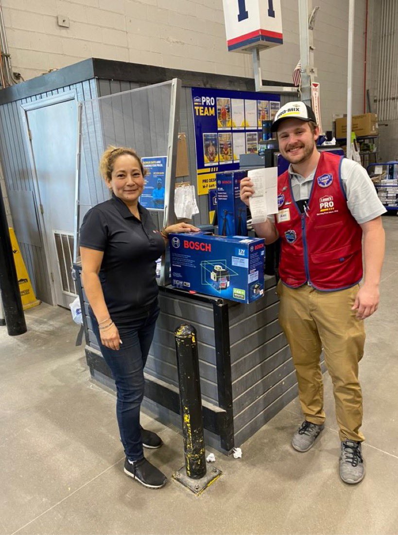 terpsfan08's tweet photo. It’s all about the Pros at @lowes516 today. Great event to THANK our Pros for their loyalty with lots of vendor support. #thinkprofirst #proMVP @DustinCornell5 @BenitoKomadina @BlueBoxR1 @AkielBaptiste @BostelmanRyan https://t.co/Ns83OKVCjL