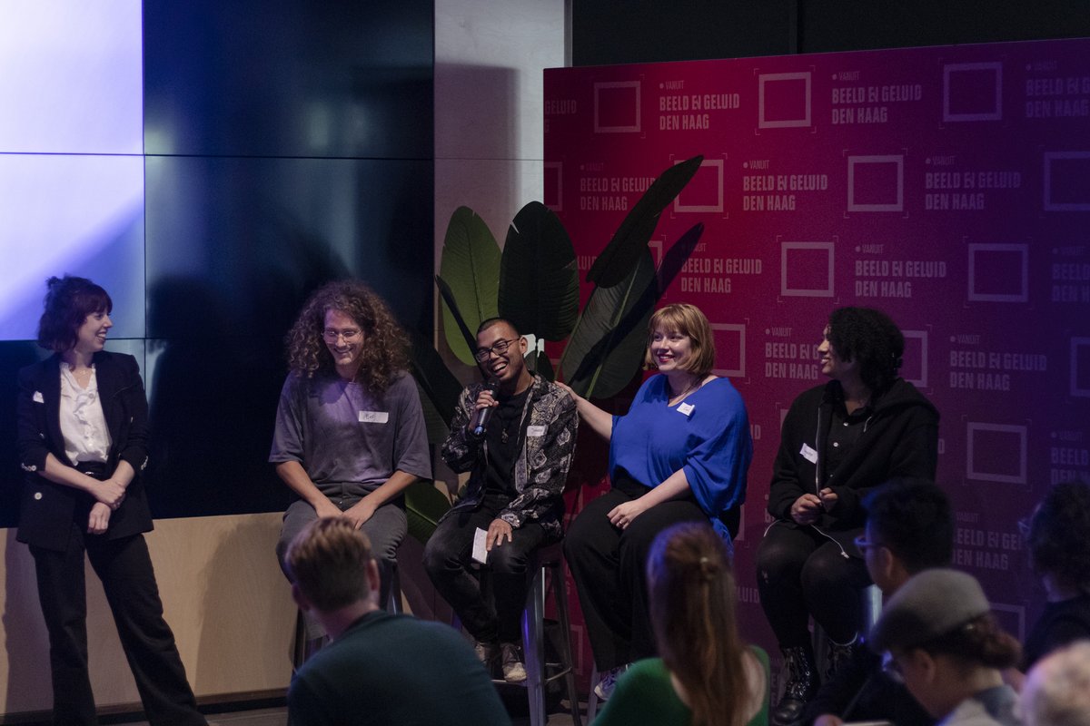 Afgelopen vrijdag was de allerlaatste dag van Designalism Newsroom i.s.m. <a href="/pointer_kroncrv/">Pointer (KRO-NCRV)</a> <a href="/nos/">NOS</a> <a href="/volkskrant/">de Volkskrant</a> <a href="/StimuleerFonds/">Stimuleringsfonds Creatieve Industrie</a> @pictoright 💜 Onze dank gaat uit naar eenieder betrokken bij deze bijzondere eerste editie op locatie van @BenGDenHaag #designalism #design #journalistiek