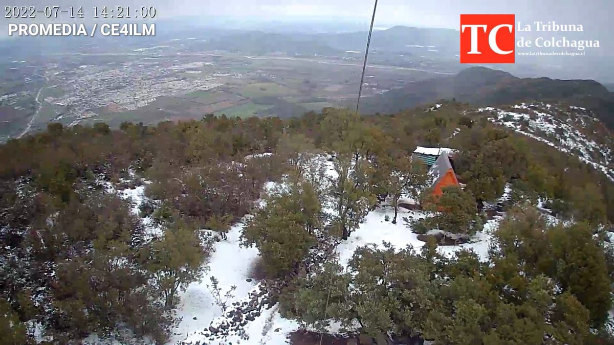 TribunaC's tweet photo. 🔴 #SanFernando 

La nieve presente en la cumbre del Cerro Pangalillo. De fondo, nuestra cuidad, el río Tinguiririca y el Cerro Centinela. https://t.co/ZfCayJNfkW