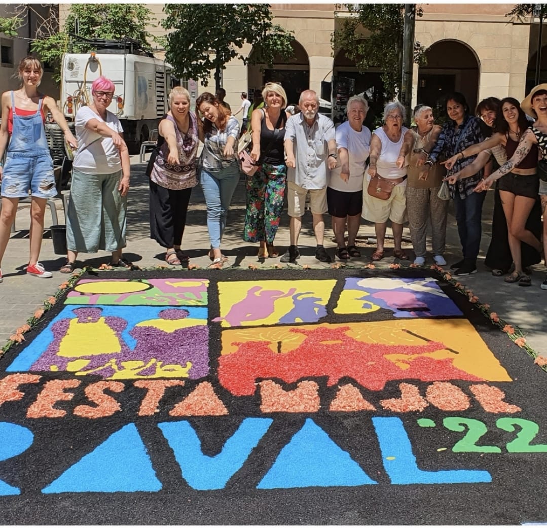 psciutatvella's tweet photo. Companys de l'agrupació i la consellera @MariaJoseArte16 han acudit al pregó amb el que es dona el tret de sortida a la Festa Major del Raval 🎉: Del 14 al 17 de Juliol. 🗓️
Consulta aquí 👇el programa complet d'activitats:
🔎 https://t.co/xsbUUFoGus
#FMRaval #CiutatVella https://t.co/uaGOSTv45t