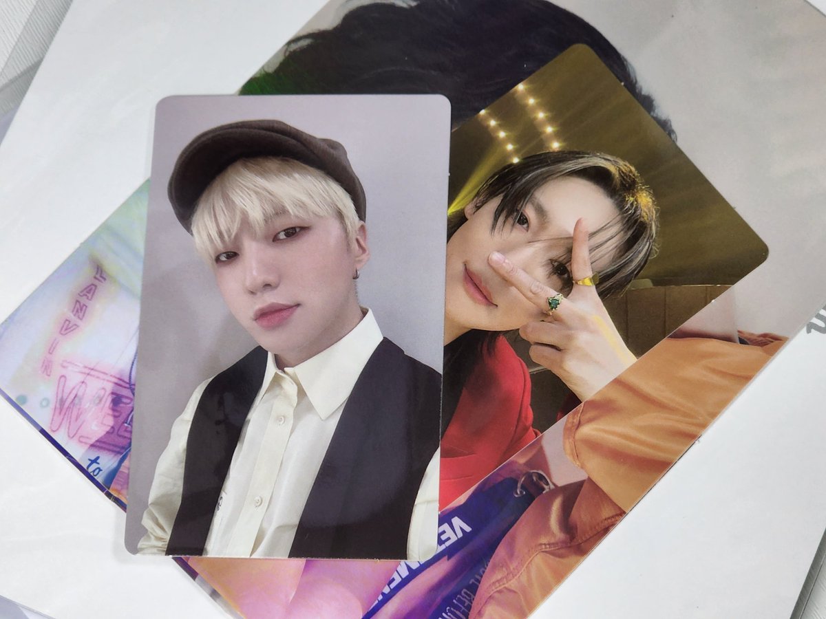 615not's tweet photo. 위너 홀리데이 알럽유 포카 양도 해요

강승윤 김진우 위버스 특전 미공포 이고
디엠이나 옾챗으로 가격 제시 주세요
(옾챗이 더 빠름)
https://t.co/dYVxOk4vKK https://t.co/wEbOFHlTxk
