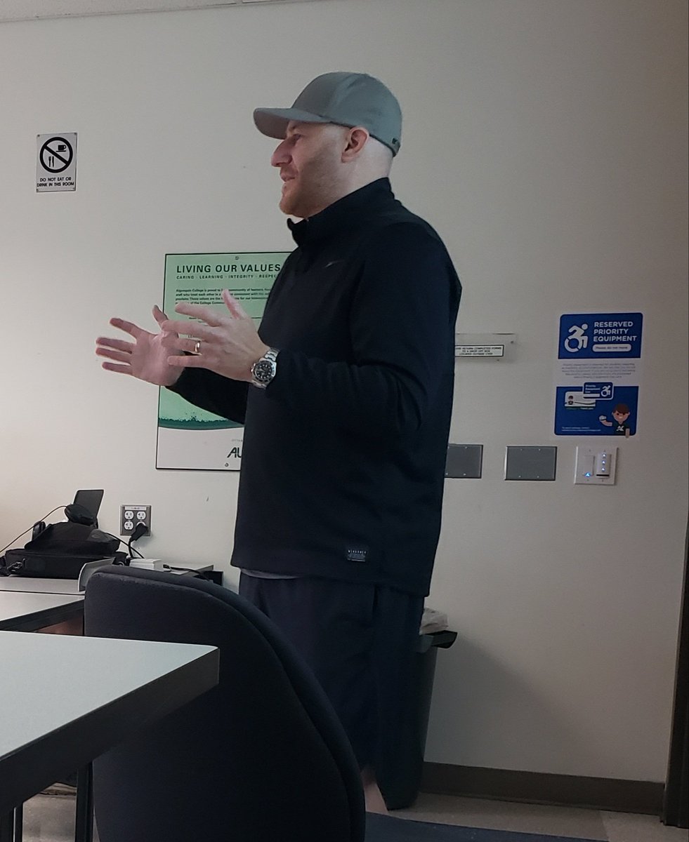KathThompson's tweet photo. With a career "thiisss long", definitely not a stunt!🎙 @StuntmanStu in full inspiration mode at Radio Formats class today. 🤩📻Thank you for accepting our invitation to be a guest!🙏 Always wonderful when @AlgonquinColleg grads come home to share. ❤ #radio @Move100Ottawa https://t.co/O5qvswcwIq