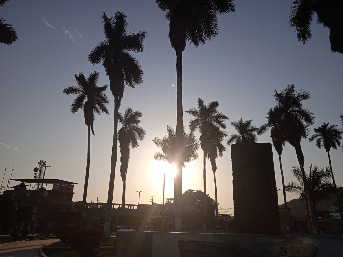 PerlecheHuaman's tweet photo. Acompáñame a ver el ocaso, allá arriba; sobre las nubes. ⛅🫶🏻 https://t.co/dHZ0ZHvzwf