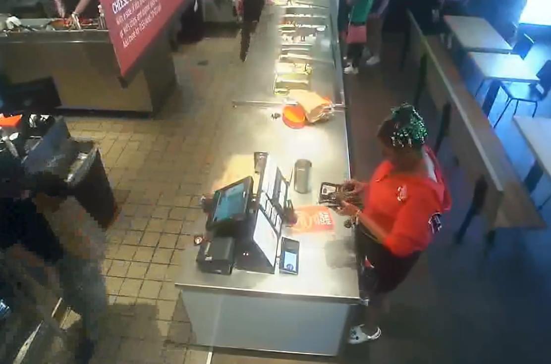 MahoningSheriff's tweet photo. The Mahoning County Sheriff’s Office is looking for your help to identify the individuals in the photos below in reference to a counterfeiting investigation.  If you have any information, please contact Detective Hyshaw at 330-531-8361 or thyshaw@mahoningcountyoh.gov https://t.co/011Z0iovZa