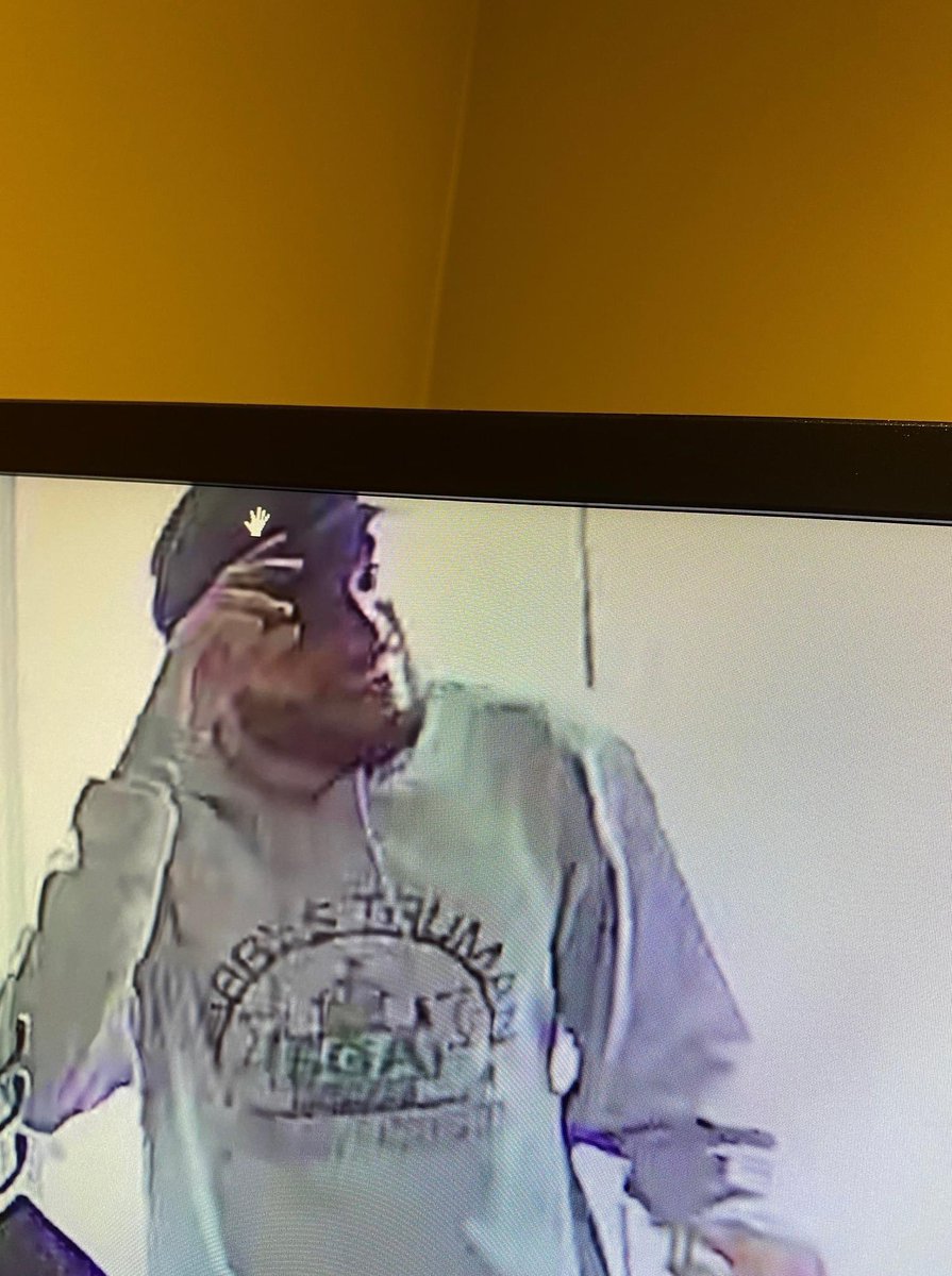 MahoningSheriff's tweet photo. The Mahoning County Sheriff’s Office is looking for your help to identify the individuals in the photos below in reference to a counterfeiting investigation.  If you have any information, please contact Detective Hyshaw at 330-531-8361 or thyshaw@mahoningcountyoh.gov https://t.co/011Z0iovZa