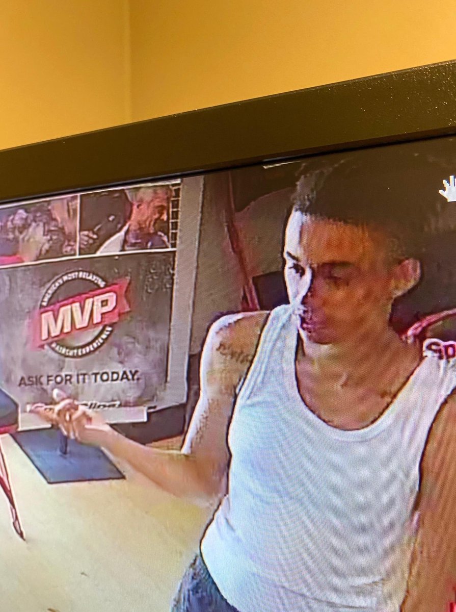 MahoningSheriff's tweet photo. The Mahoning County Sheriff’s Office is looking for your help to identify the individuals in the photos below in reference to a counterfeiting investigation.  If you have any information, please contact Detective Hyshaw at 330-531-8361 or thyshaw@mahoningcountyoh.gov https://t.co/011Z0iovZa