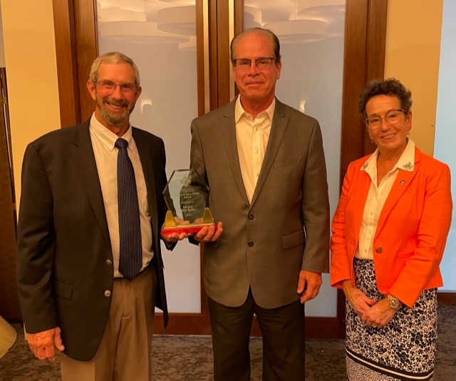 AgriBank_FCB's tweet photo. Congratulations to @SenatorBraun for receiving the 2022 Friend of Farm Credit Award! Learn more: https://t.co/KuheOrOX3O #FarmCredit #FarmCreditMidAmerica https://t.co/rq2B76Gpwu
