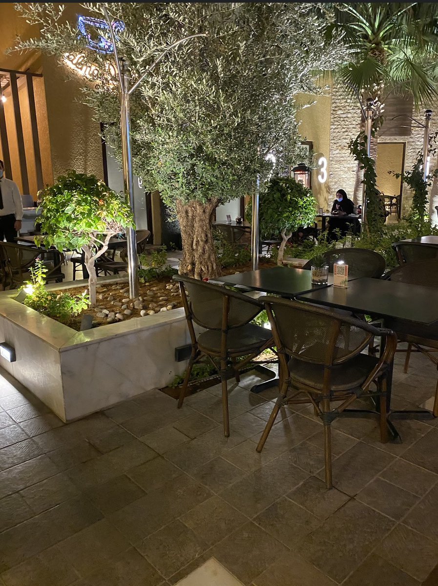 riyadh_out's tweet photo. المى كافيه ❣️ alma cafe ☕️ 

عبارة عن مطعم وكافيه 

الرياض العوالي | فرع ثاني النخيل مول 

المكان روعه و أجوائه رايقه ومناسبه للعوائل 
جلسات خارجيه فيها ر��اذ و بارتشن وغرف مغلقه 

الاسعار مناسبه والاكل لذيذ 😋 https://t.co/qZR403UQ2k
