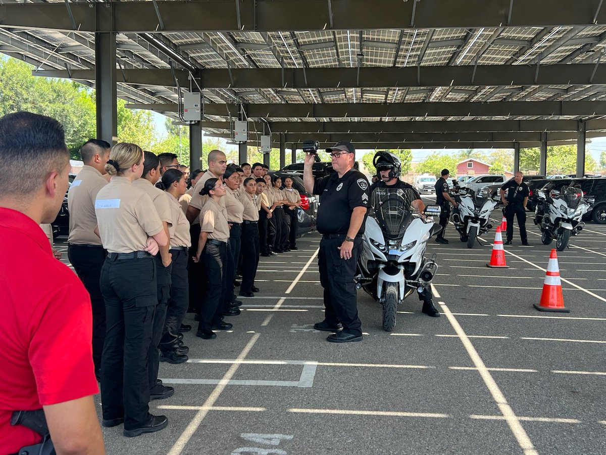 VVUSDPD's tweet photo. This week we have had 5 of our Explorers at the Explorer Academy hosted by the Fontana Police Department. This academy is structured and modeled after the Basic Law Enforcement Academy, designed to develop an Explorers self-esteem and work ethic. #vvusdpd #explorerpost975 https://t.co/NgCevzsrEw