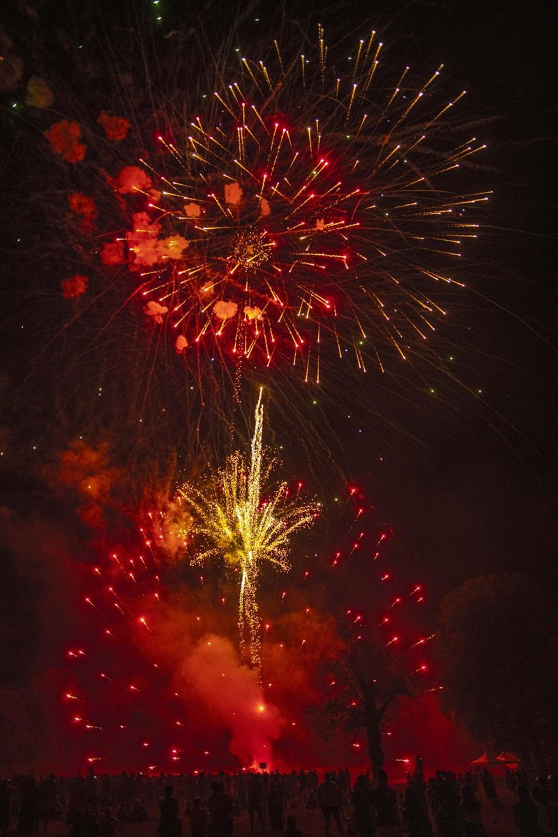 StephCarteado's tweet photo. Une soirée magique placée sous le signe de la fête et de la convivialité avec un magnifique Feu d’artifice et le bal des pompiers à Champagne-sur-Oise 🎇😊🎇 #fetenationale #14Juillet2022 #pompiers https://t.co/GzHohNXr62