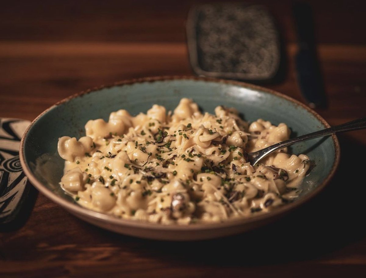 UBMeWorld's tweet image. Happy National Mac &amp;amp; Cheese Day! Check out these great M&amp;amp;C's from our friends at Bird &amp;amp; Jim, Gilligan's on the Harbor and Lone Star Diner &amp;amp; Video!