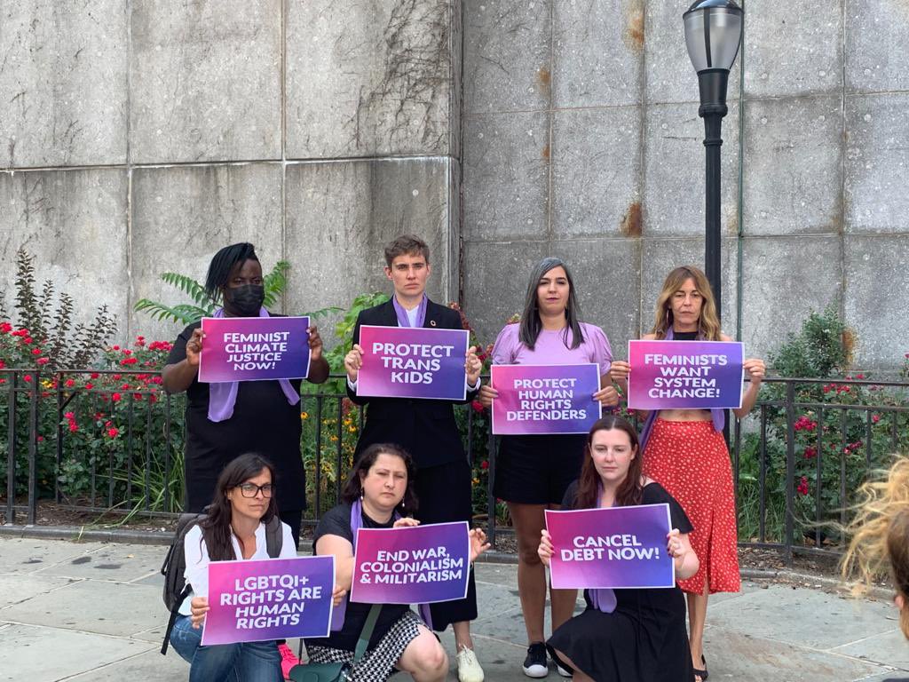 Women_Rio20's tweet photo. As the #HLPF2022 wraps up, activists gather in a moment of solidarity across movements &amp; constituencies to say:

🟣 THE PEOPLE WANY SYSTEM CHANGE! https://t.co/otWG6D7SVv