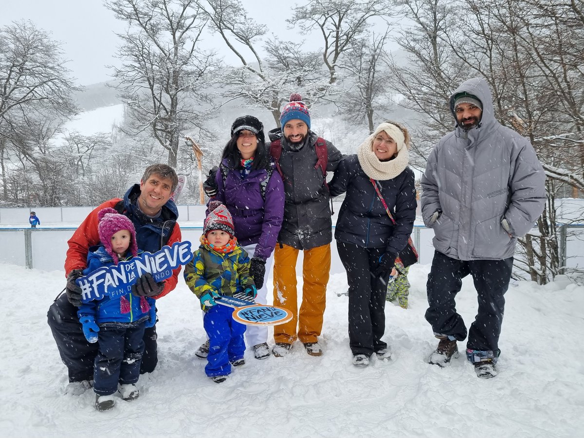 TurismoTDF's tweet photo. Tierra del Fuego es emoción a primera vista 😍
¡Hacete #FanDeLaNieve del #FinDelMundo! ❄
#TierraDelFuego #Patagonia #Argentina #LaRutaNatural #NieveArgentina #VacacionesDeInvierno #FiestaDelInvierno https://t.co/arJqRwl2SS