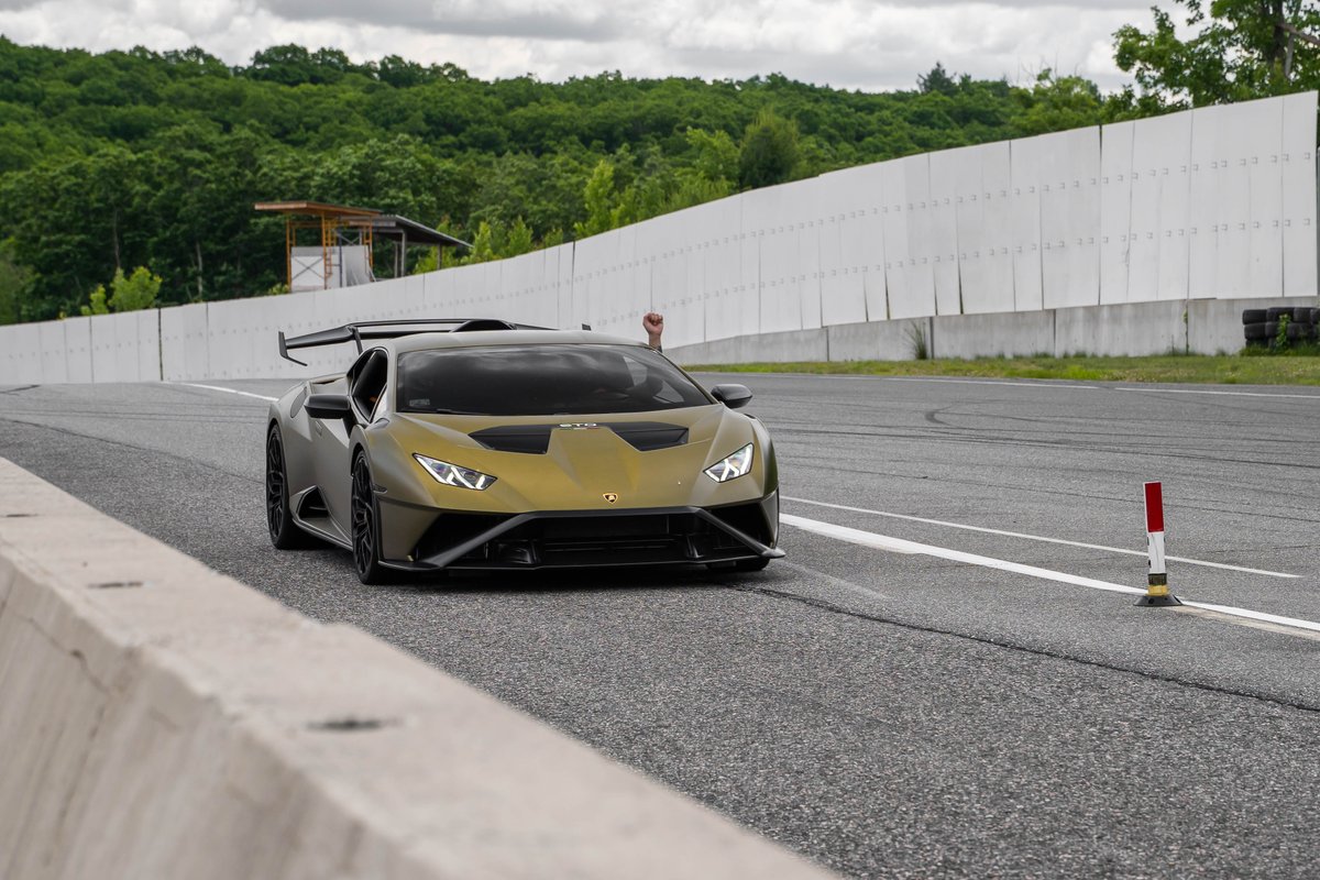 Lamborghini Boston tweet media