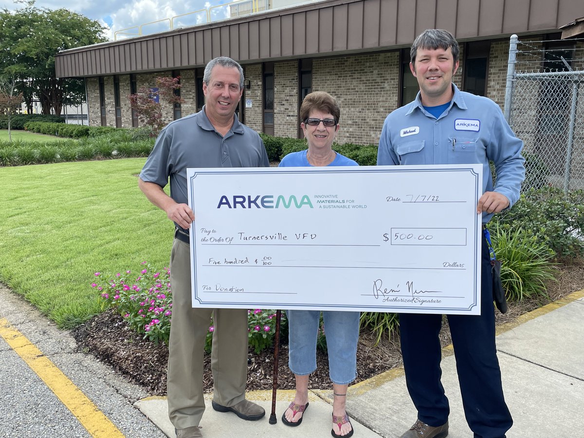 Arkema_Americas's tweet photo. Our #AxisAL site donated $500 to Turnerville Volunteer Fire Dept after learning they needed a new air conditioner. Thanks to all firefighters for your service/dedication to our communities! https://t.co/7BDJJML0YC