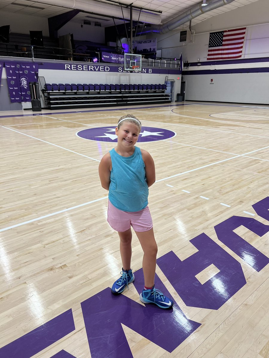 EmmaleeHowell's tweet photo. Thanks, @tnusports ! Lucy &amp; Ella loved their time this morning. https://t.co/x80eGOvX5s
